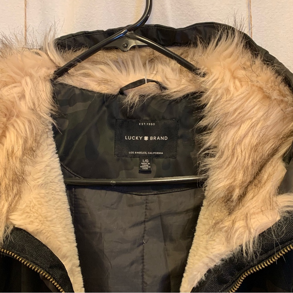 Lucky Brand camouflage hooded winter coat with faux fur trim - Picture 4 of 14
